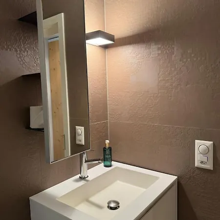 Slope-side Mountain Sleeps 4 Laax