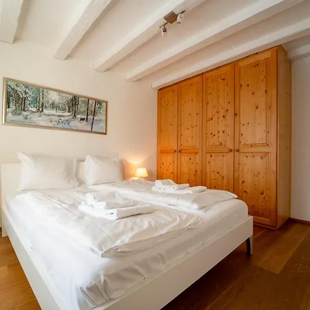 Slope-side Mountain Sleeps 4 Laax