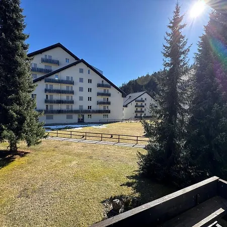 Slope-side Mountain Sleeps 4 Apartment Laax